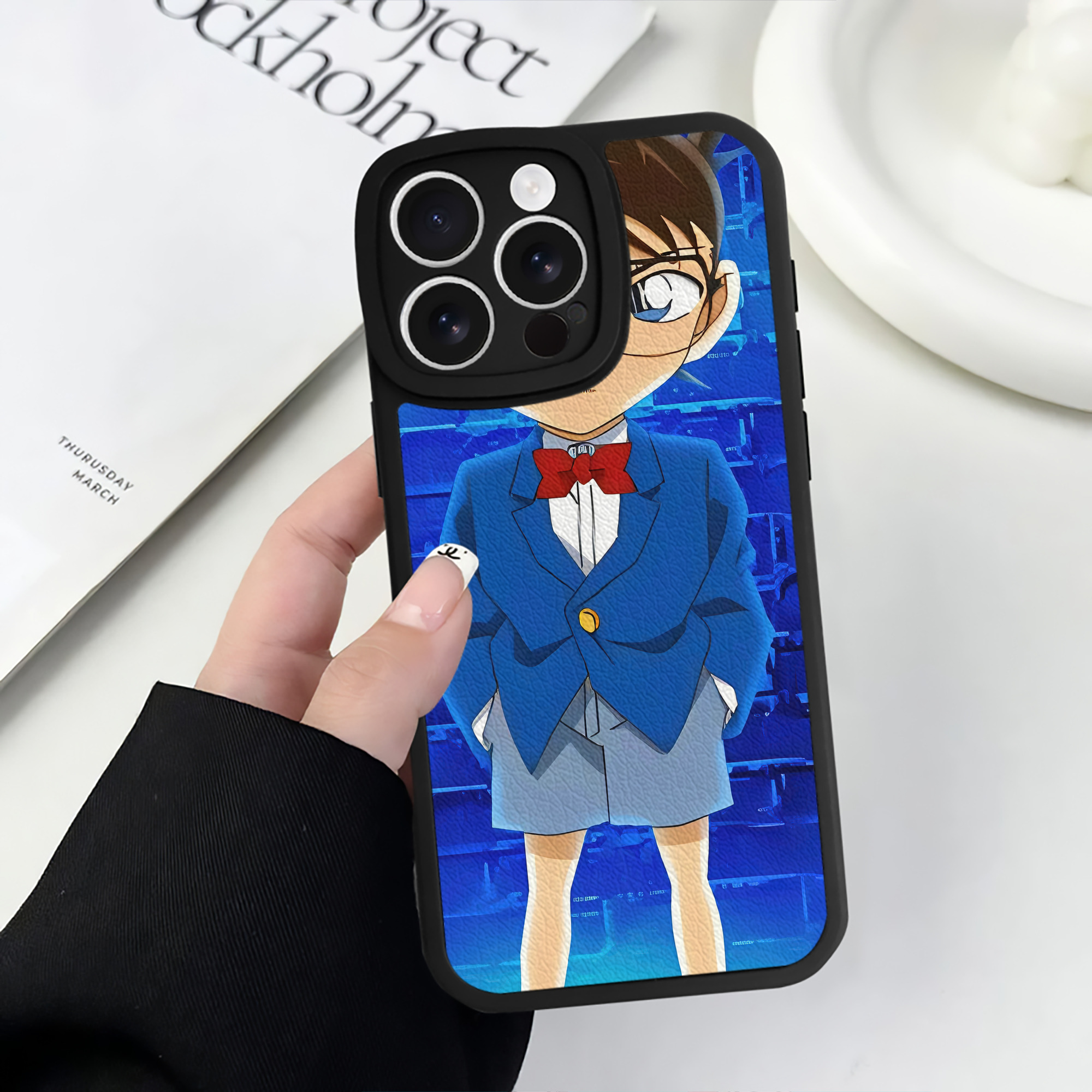 （画像用） 名探偵コナン Detective Conan 【iPhone 16シリーズ対応】シリコンスマホケース（レザー調） 材質：シリコン